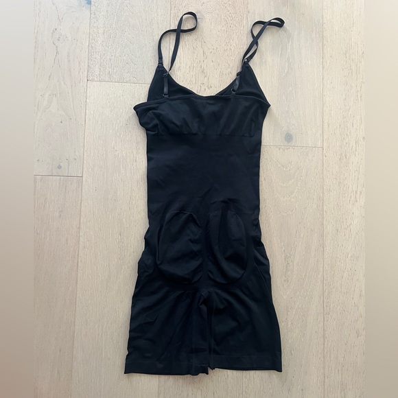 NWT body shaper with shorts - size medium - Picture 3 of 3